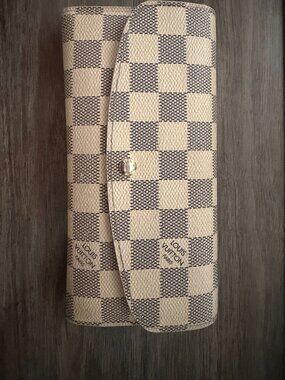 Louis Vuitton Emilie Wallet